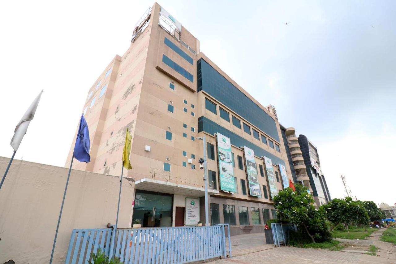 Capital O 19296 Joy Inn & Suites Bhiwadi Exteriör bild