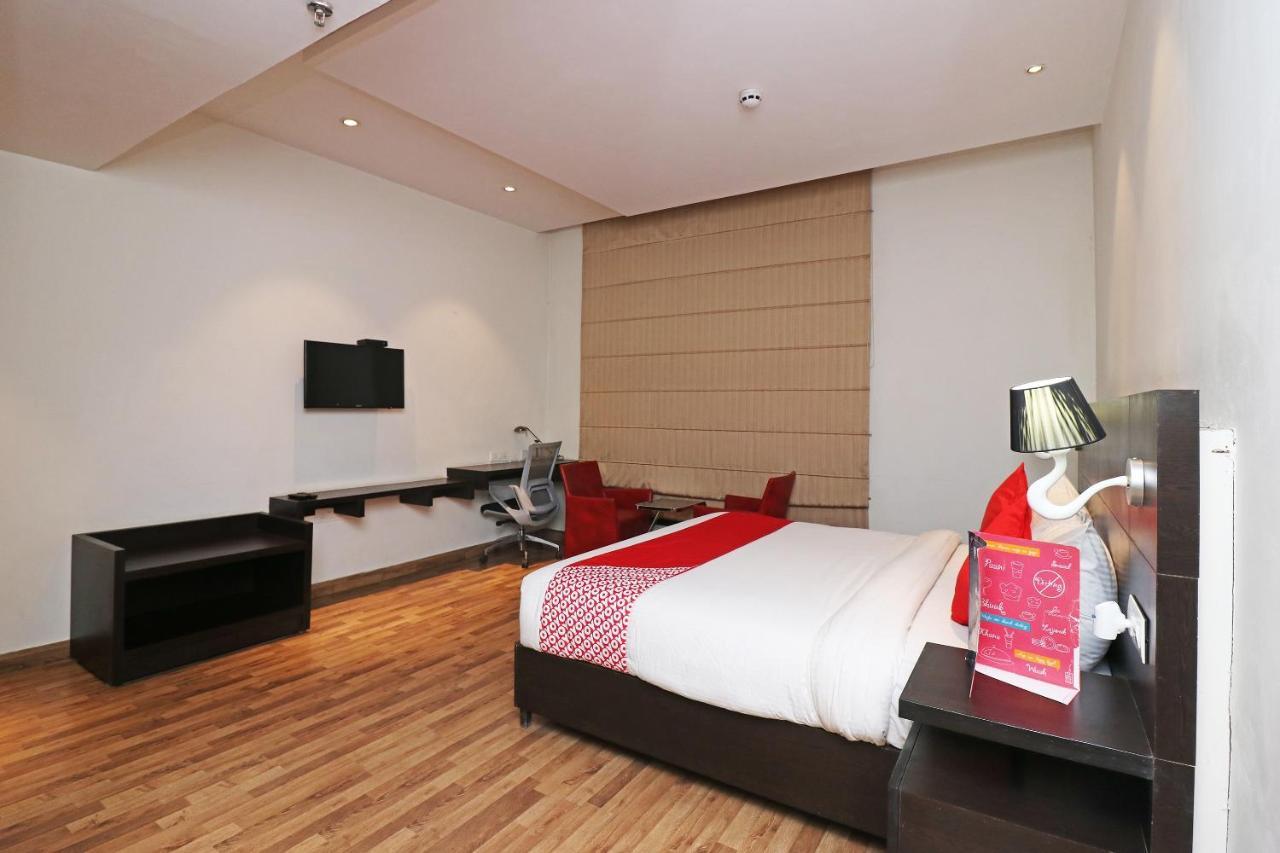 Capital O 19296 Joy Inn & Suites Bhiwadi Exteriör bild
